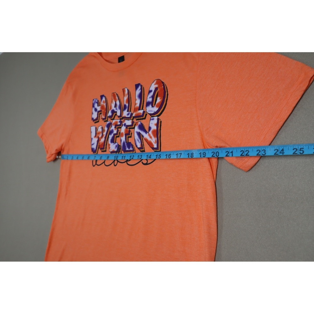 Women's Halloween Vibes Grapic Tee - Size‎ M - Picture 4 of 6